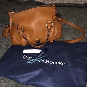 BEAUTIFUL Dooney & Bourke Small Satchel!